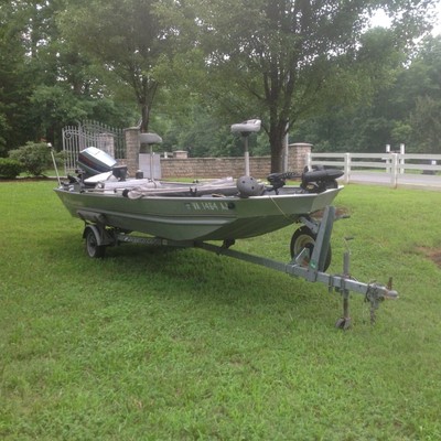 1994 Alumacraft 5 seat boat with fish detector