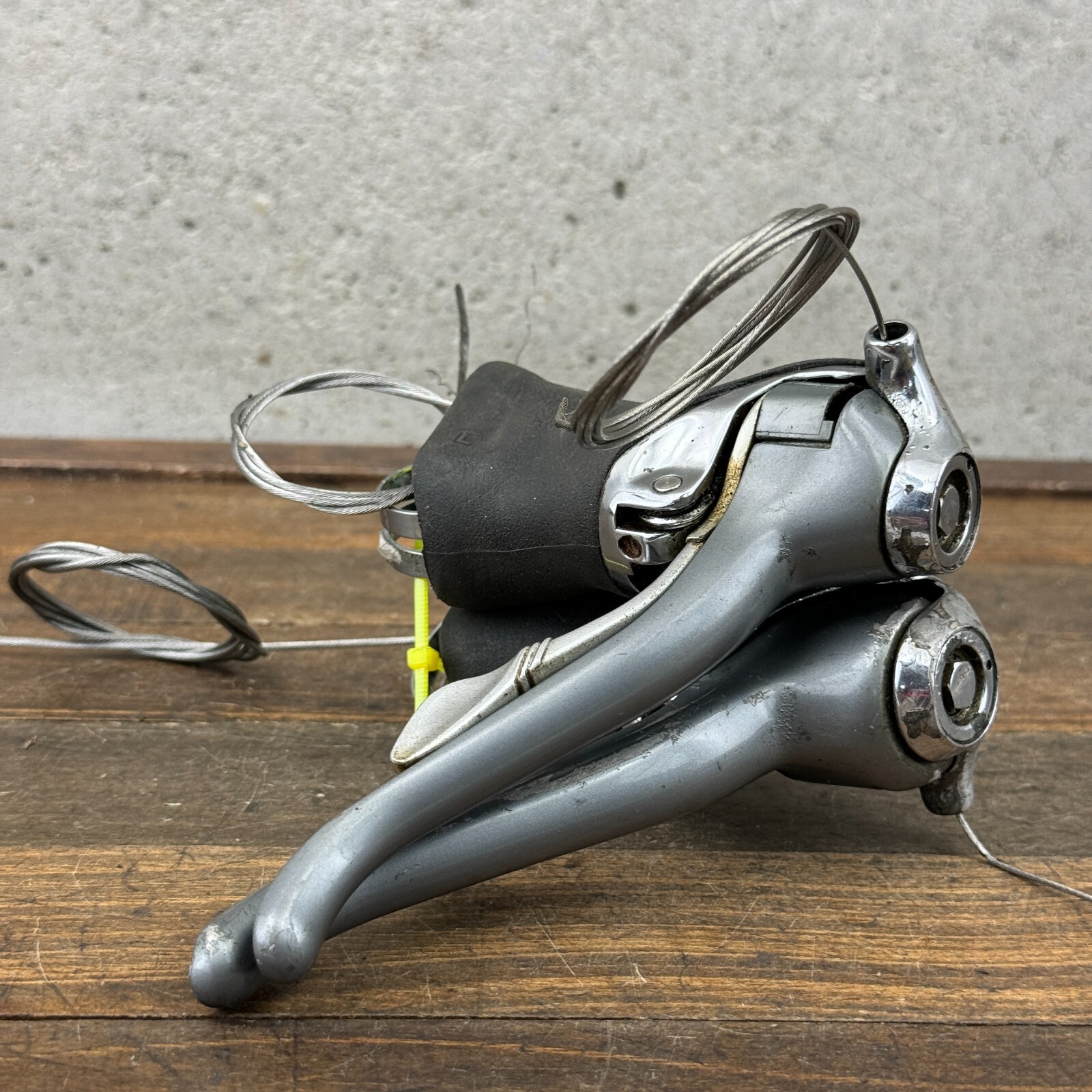 Vintage Shimano 600 Shifter Set ST-6400 Shift Lever Tri Vintage Shimano 600 Shifter Set ST-6400 Shift Lever Tri