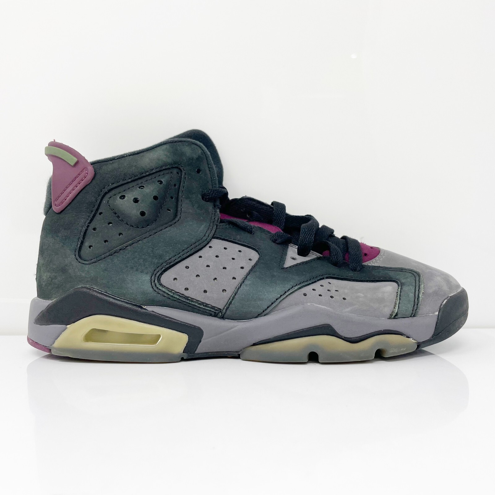 

Nike Boys Air Jordan 6 384665-063 Серые баскетбольные кроссовки Размер 5Y, Серый, Air Jordan 6