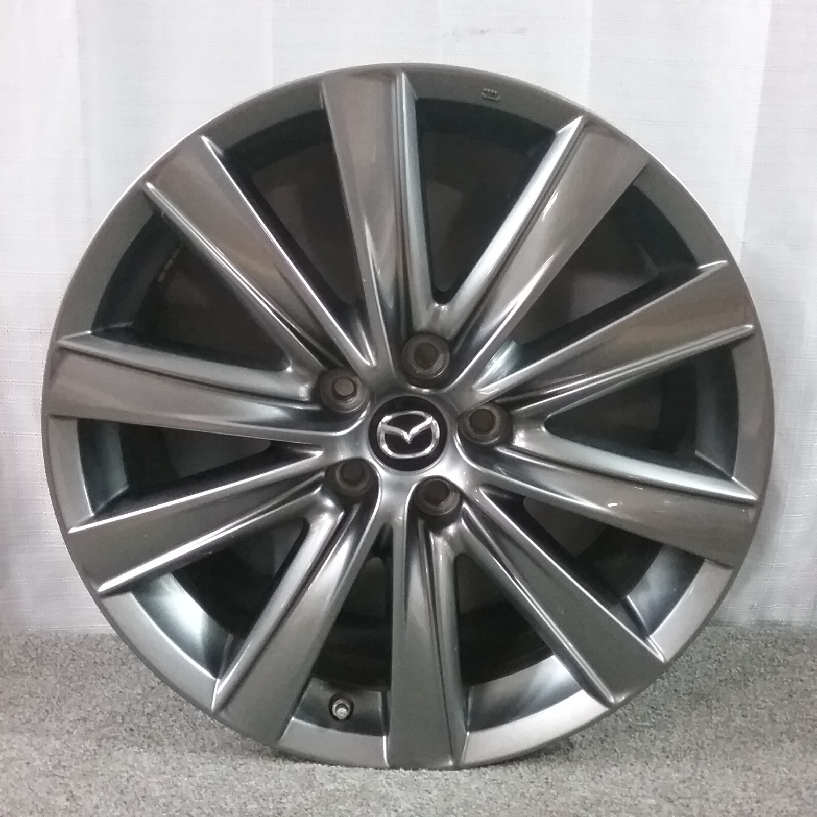 Mazda 19インチ ダークグレーアルミホイール 9965-57-7590 Mazda 19インチ ダークグレーアルミホイール 9965-57-7590