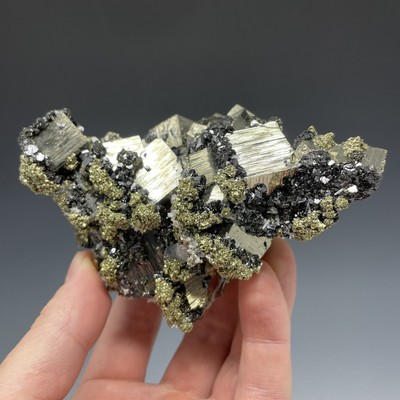 Pyrite, Sphalerite, Quartz, Calcite, Huanzala Mine, Huallanca, Bolognesi, Áncash