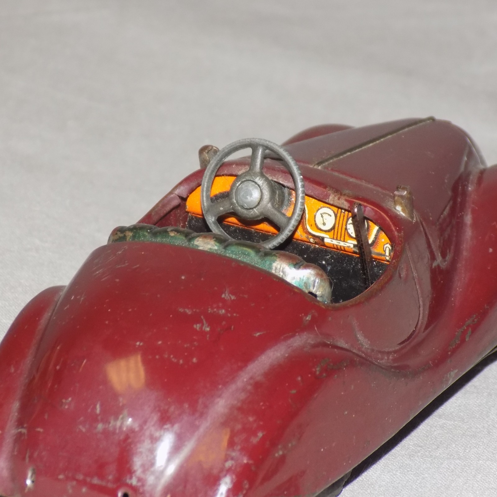 Schuco Burgundy Akustico 2002 in Wind Up car and horn Made in Germany working