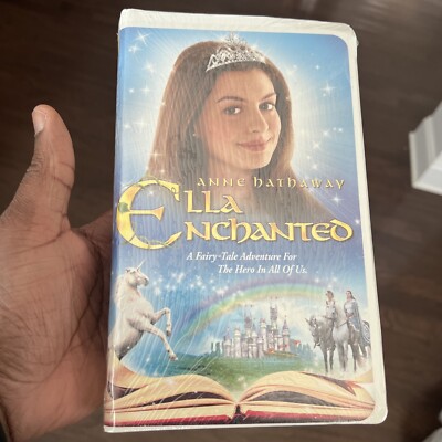 BRAND NEW ELLA ENCHANTED ~ VHS, 2004 ~ ANNE HATHAWAY ~ CLAMSHELL ~