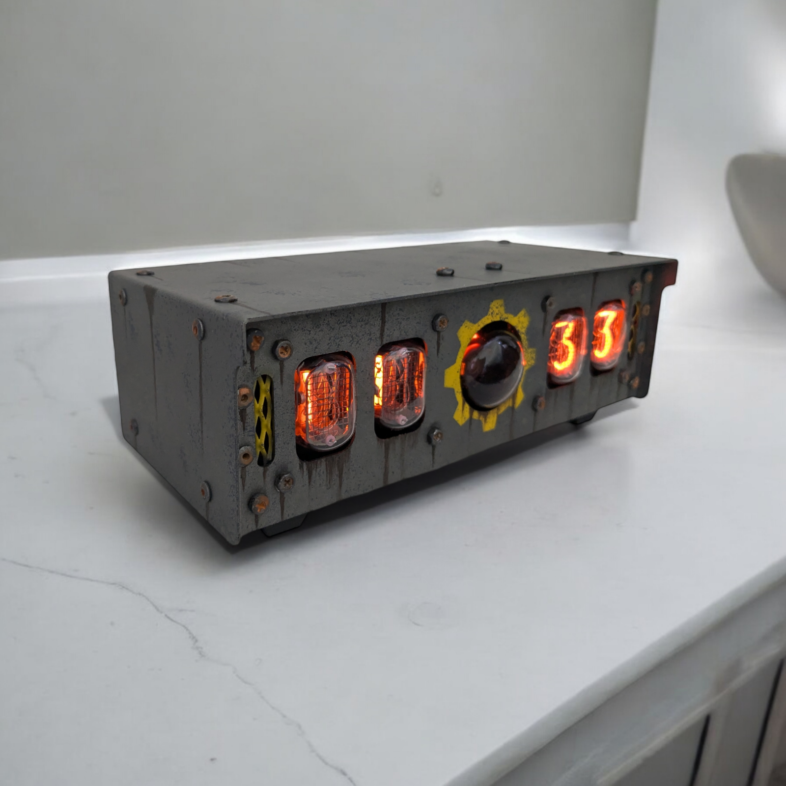 Nixie tube clock with IN-12 tubes and A-101/OG-4 dekatron in metallic case