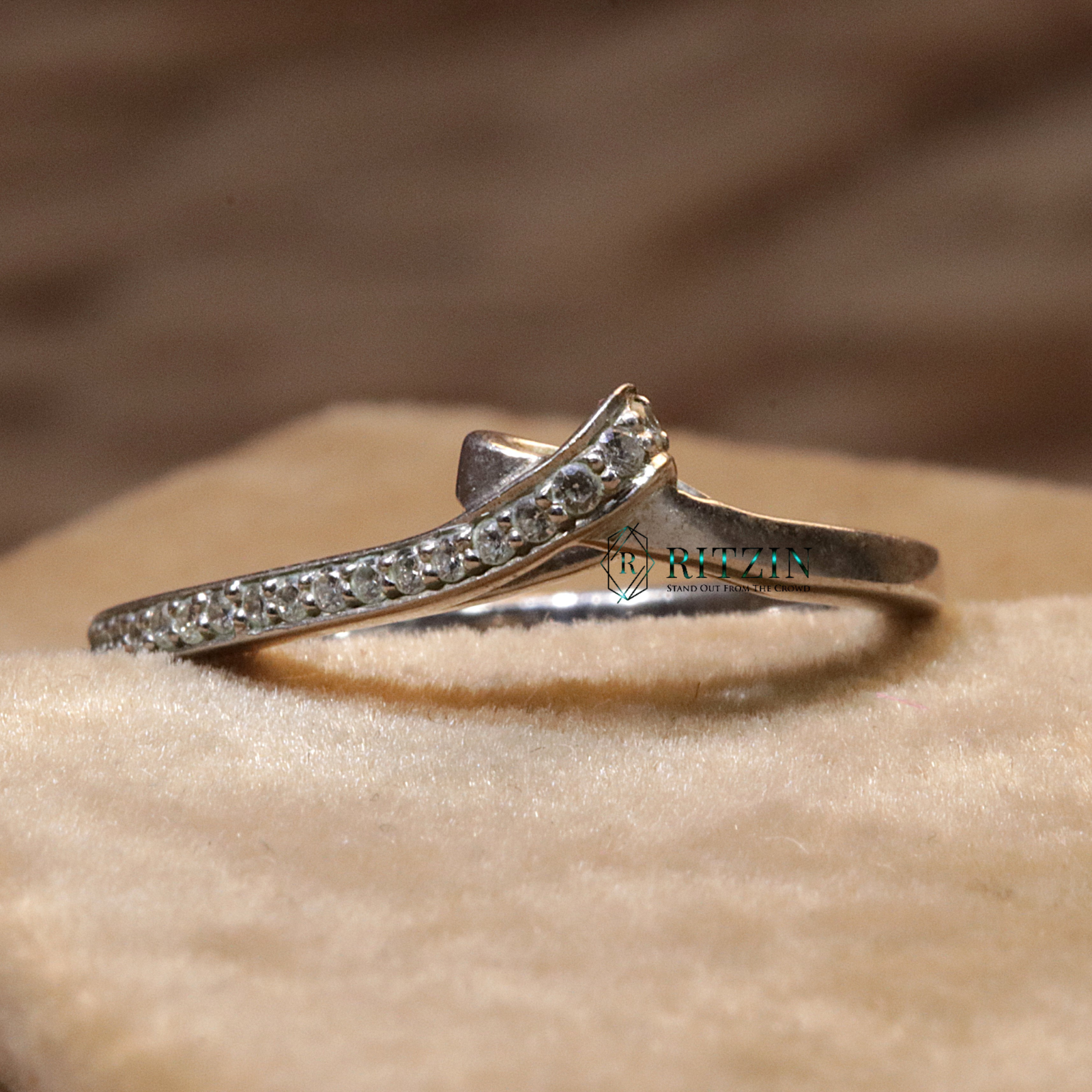 Round Cut Moissanite Unique Style Ring 925 Sterling Silver for Women Luxury