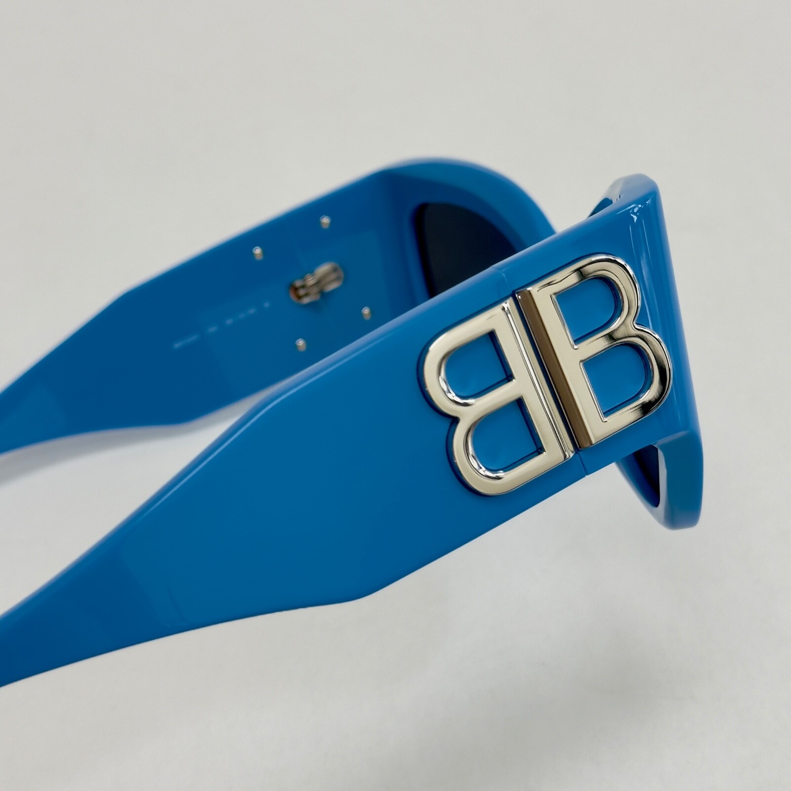 Pre-owned Balenciaga Bossy Cat 0322 Blue Fashion Geometric Unisex Sunglass Bb0322s 006 In Gray