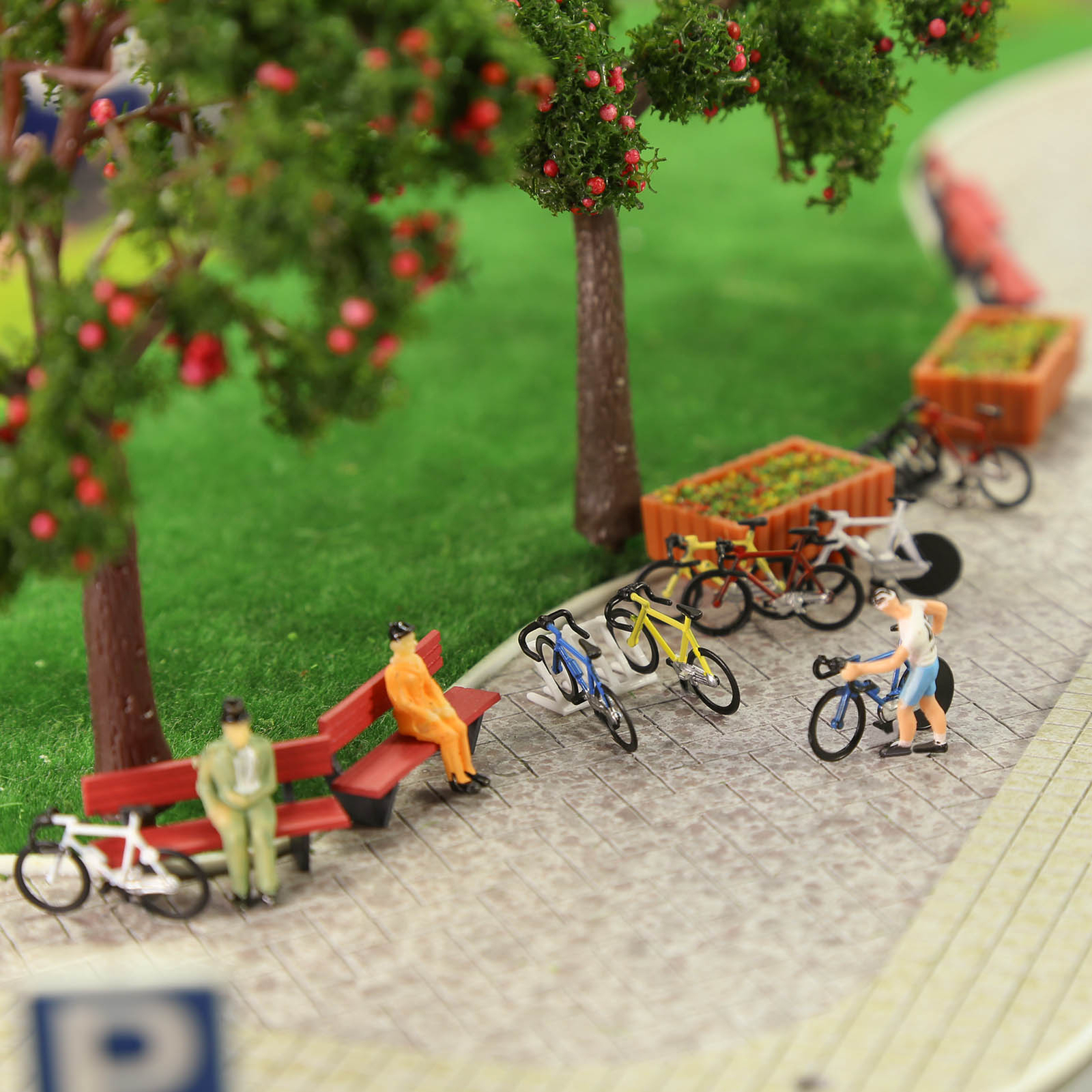 S 20pcs Bikes 4pcs Parking Racks Model Trains Layout