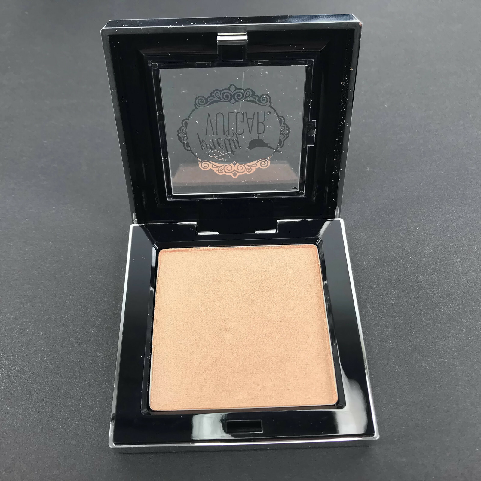 Pretty Vulgar Shimmering Swan Highlighter NEW