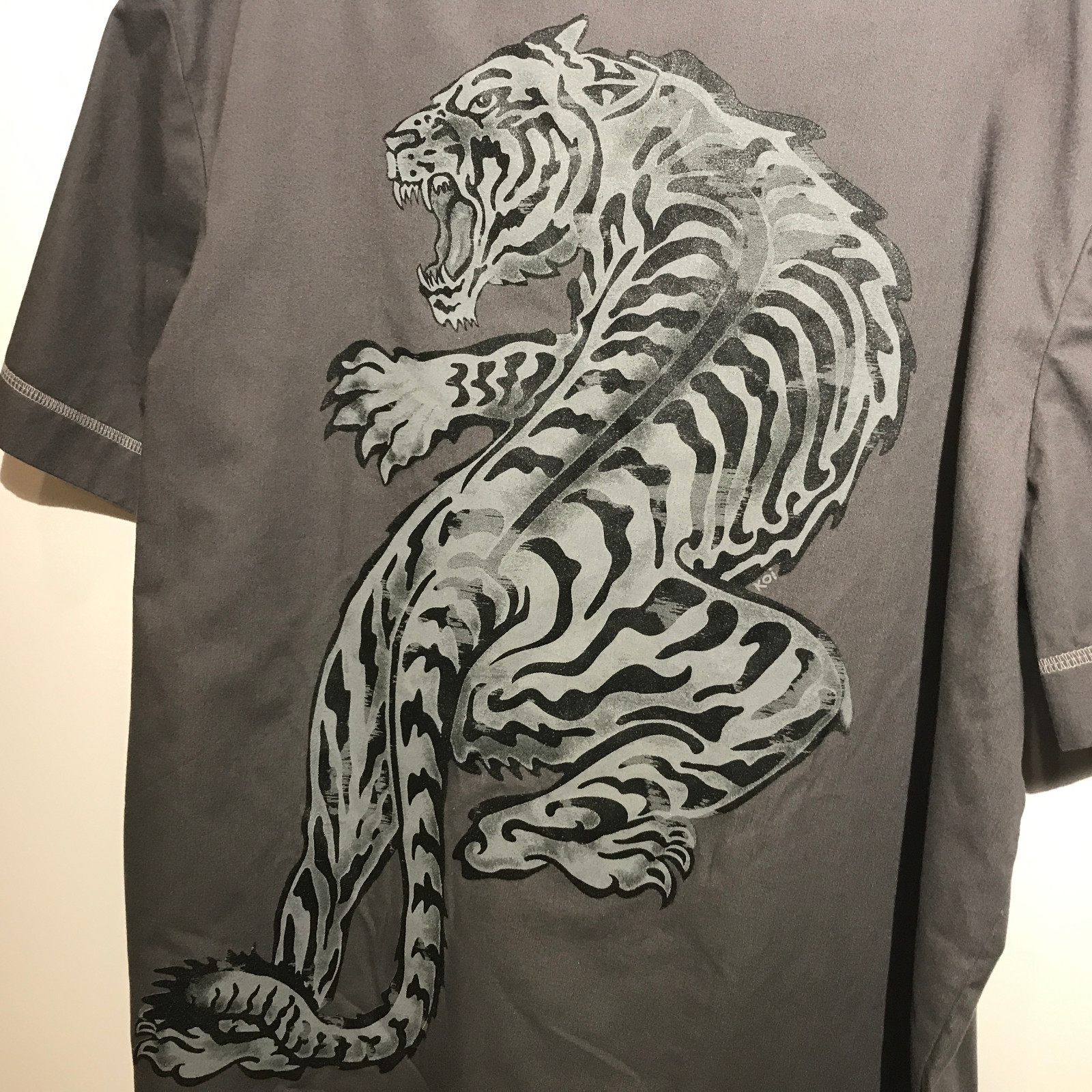 KOI MEN'S ALEX TIGER RARE HARD TO FIND SCRUB TOP SCRUBS LARGE