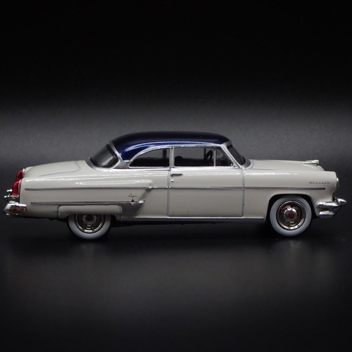 1954 54 LINCOLN CAPRI WHITE 1:64 SCALE COLLECTIBLE DIORAMA DIECAST MODEL CAR 1954 54 LINCOLN CAPRI WHITE 1:64 SCALE COLLECTIBLE DIORAMA DIECAST MODEL CAR