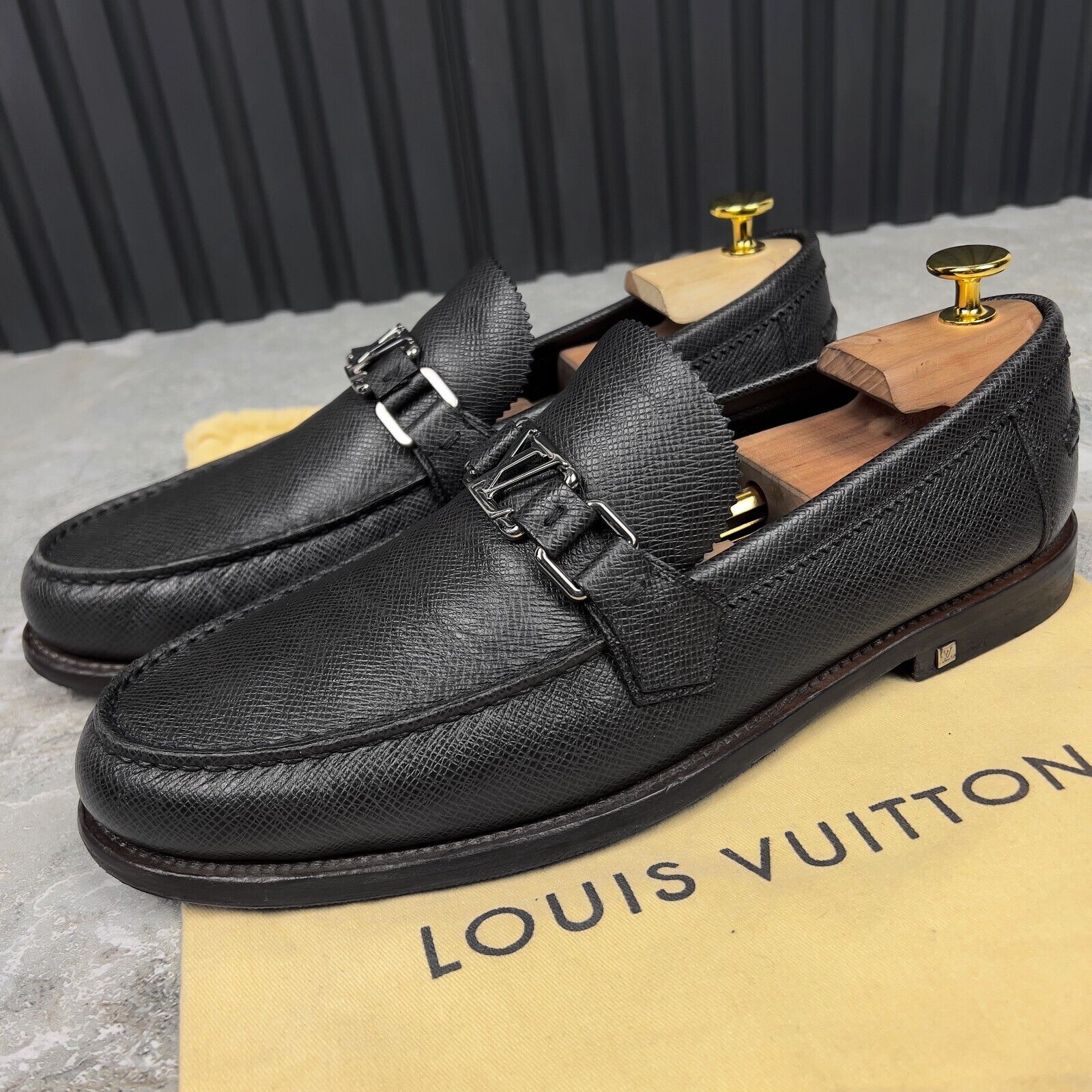 Louis Vuitton Major Loafers Dark Gray Taiga Leather 8.5 LV Louis Vuitton Major Loafers Dark Gray Taiga Leather 8.5 LV