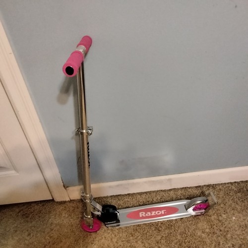 Razor AW Kick Scooter Pink