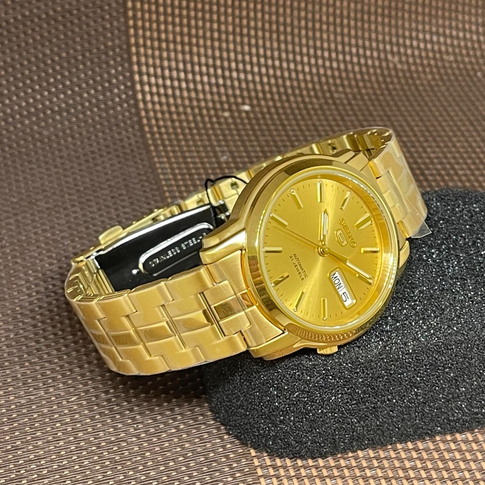 Pre-owned Seiko 5 Snkk76k1 Automatic Gold Tone Stainless Steel Men's Casual Day Date Watch