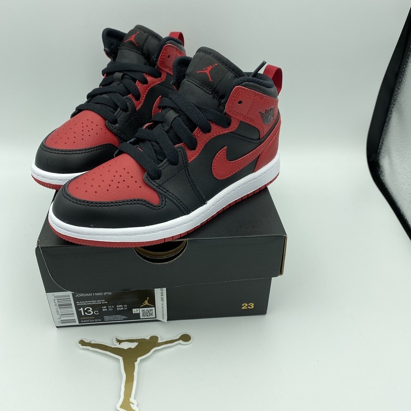 nike air jordan 1 retro mid banned