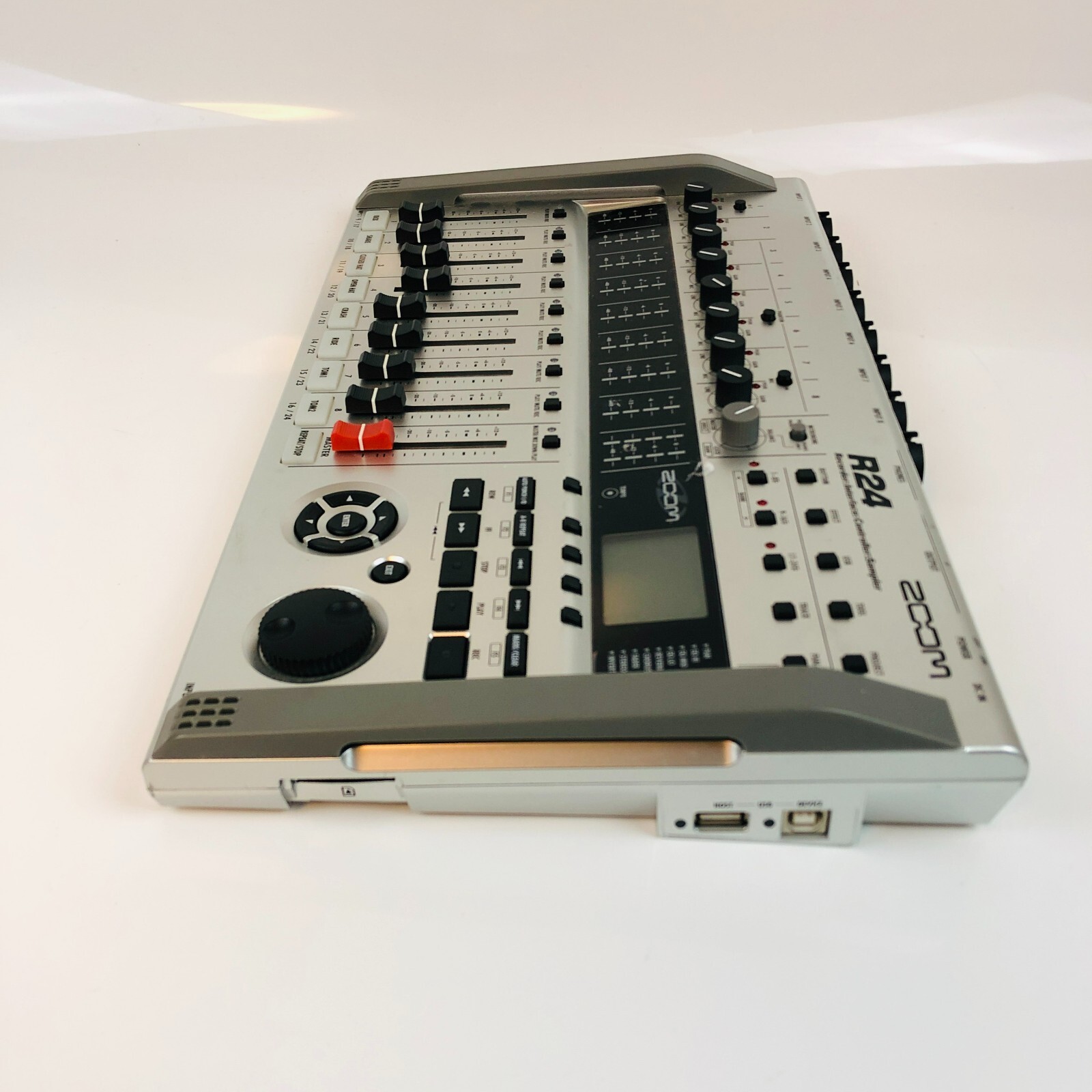 Zoom R24 Multi-Track Recorder - 24-Track, Integrated Drum Machine, USB Interface - Picture 6 of 12