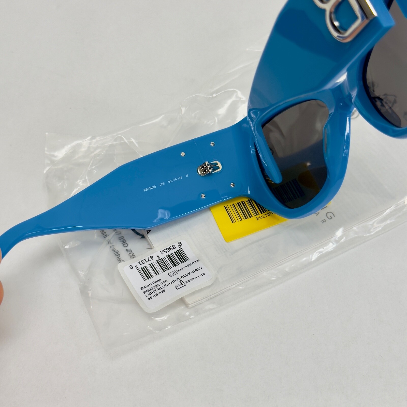 Pre-owned Balenciaga Bossy Cat 0322 Blue Fashion Geometric Unisex Sunglass Bb0322s 006 In Gray