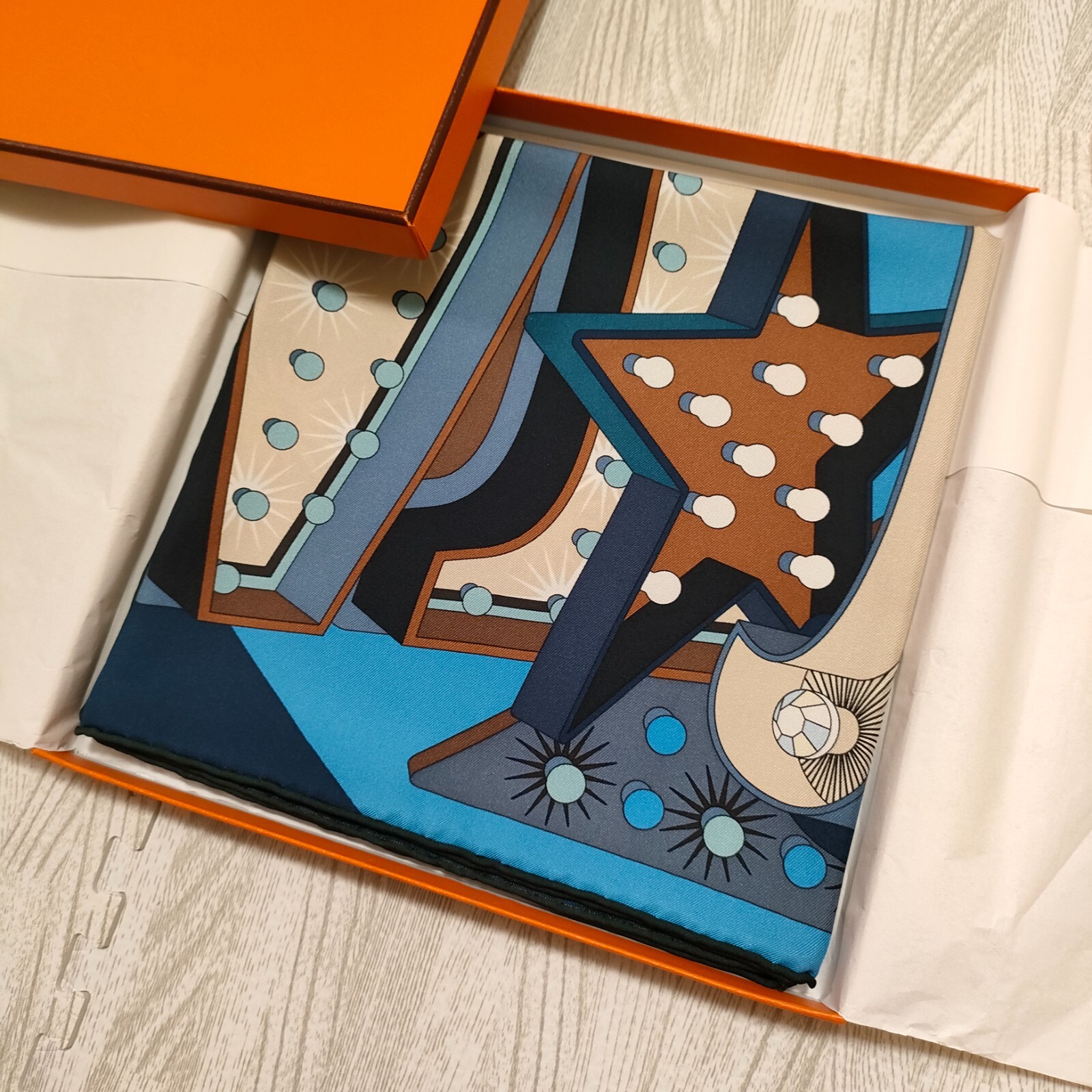 Unused w/box HERMES Carre 90 Electric 35in Silk Scarf 90cm Unused w/box HERMES Carre 90 Electric 35in Silk Scarf 90cm