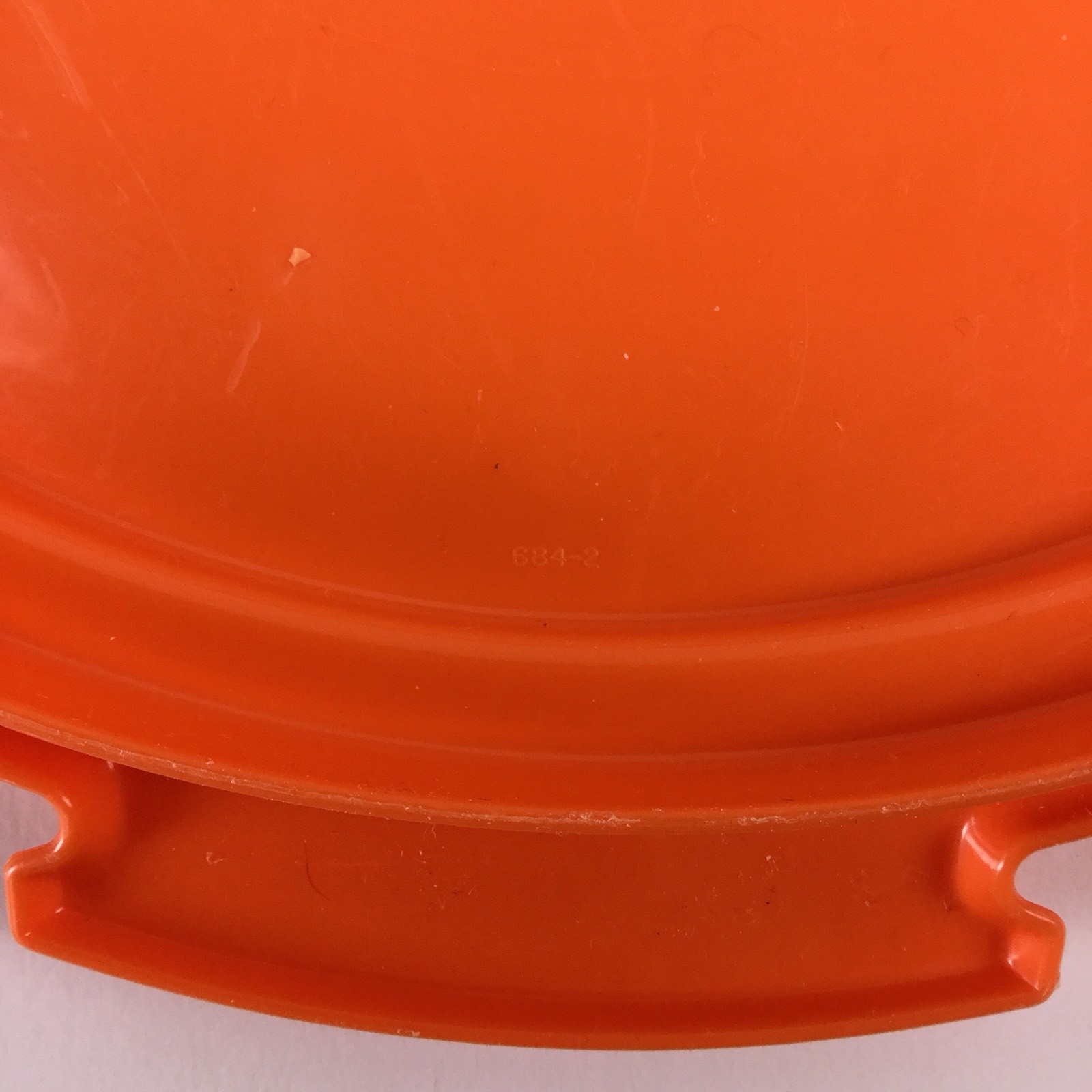 Tupperware Classic Cake Taker With Handle 684-2 683-2 624-26 Orange Vintage