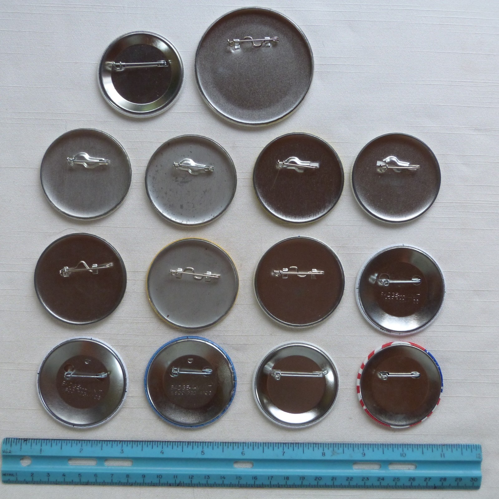 Lot of 14 Hayfield Minnesota Hey Days pinback buttons - MN