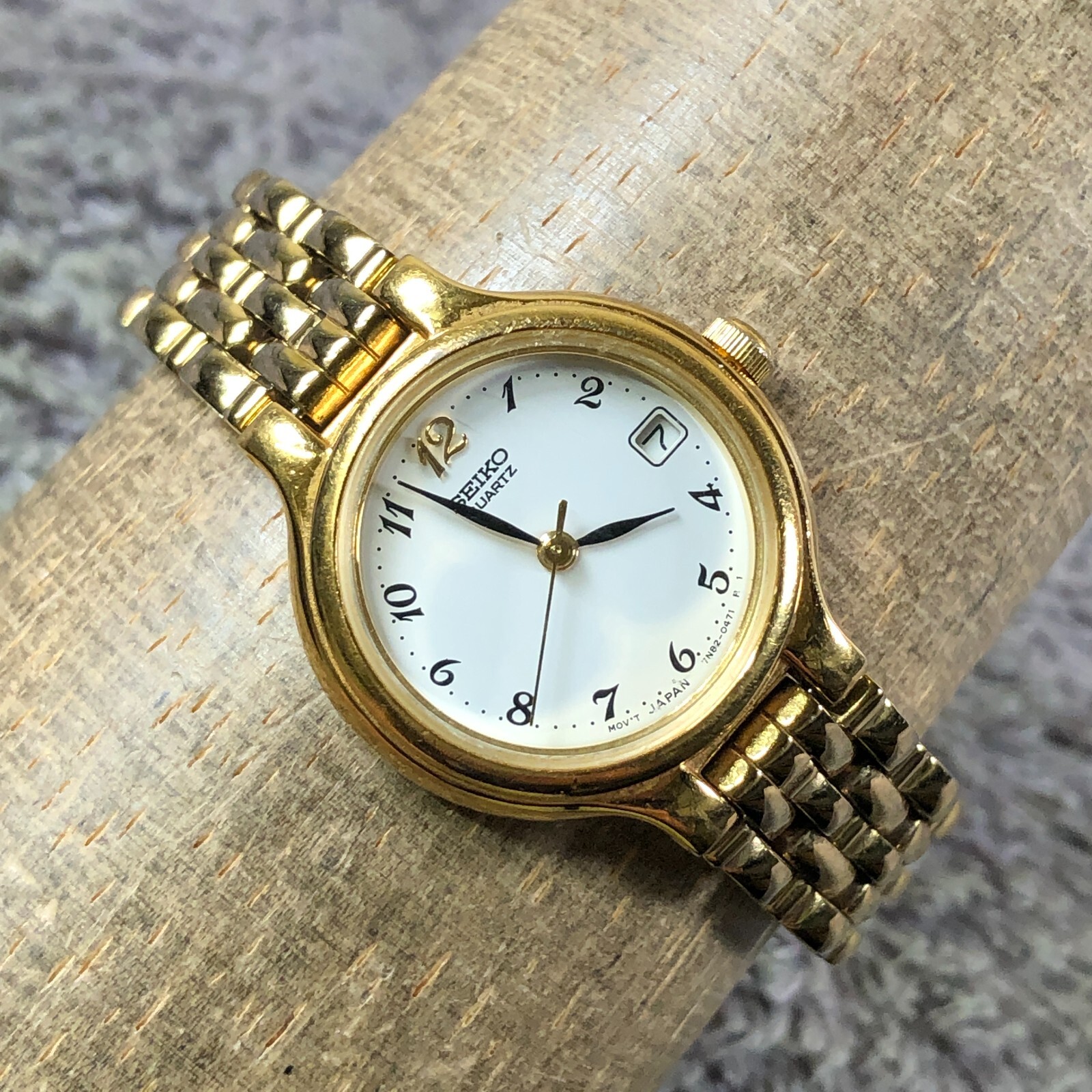 Seiko Women 7N82-0228 Fashion Date Gold Tone Quartz Analog