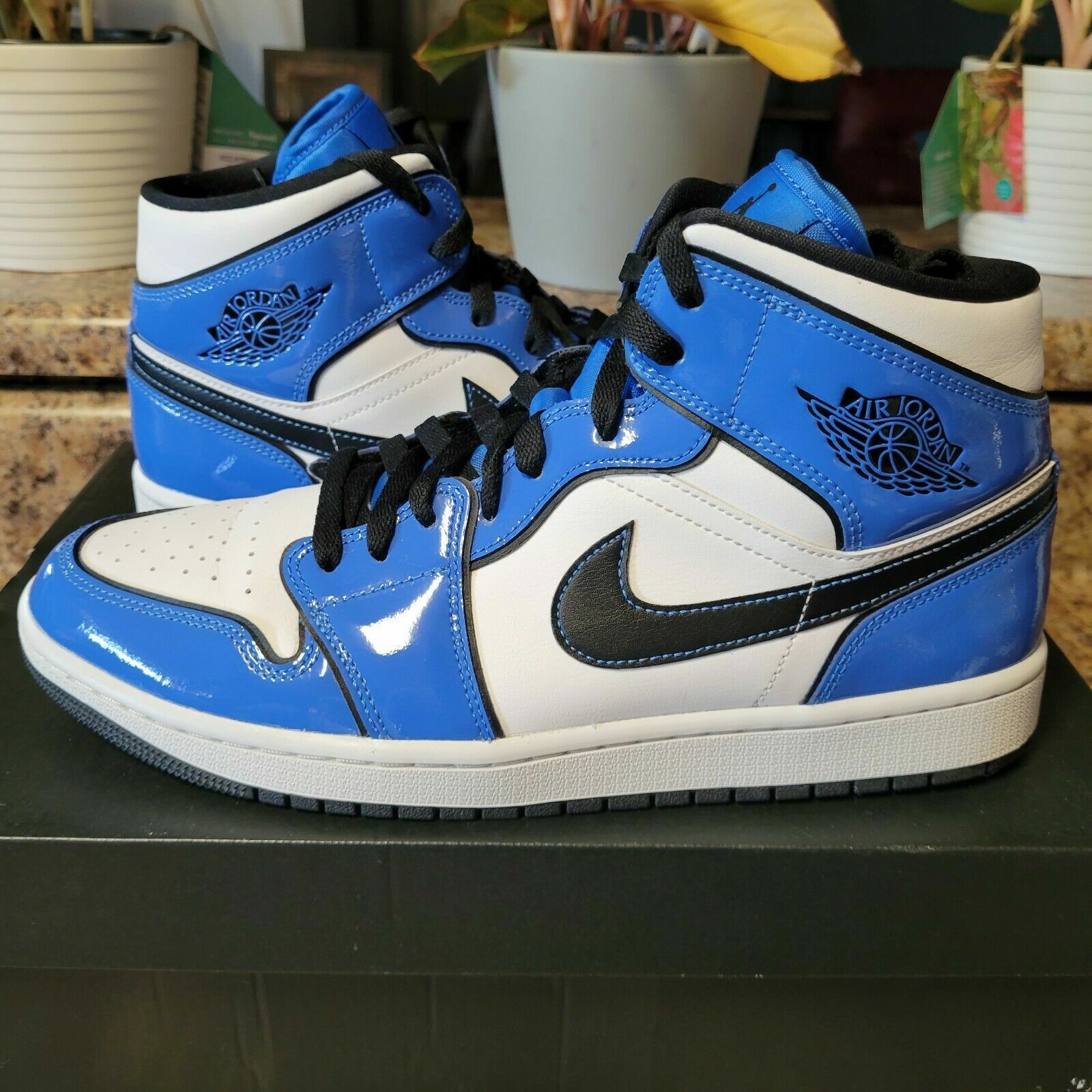 AIR JORDAN 1 MID SE - SIGNAL BLUE/BLACK-WHITE - DD6834-402 AIR JORDAN 1 MID SE - SIGNAL BLUE/BLACK-WHITE - DD6834-402