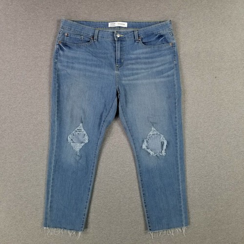 Levi's Signature Size 18 Mid Rise Boyfriend Jeans Lightweight Stretch Light Wash