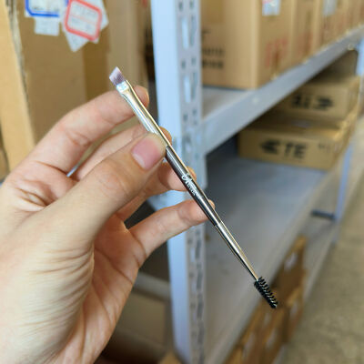 It Cosmetics Brow Power Universal Brow powder Transformer Brush with spoolie