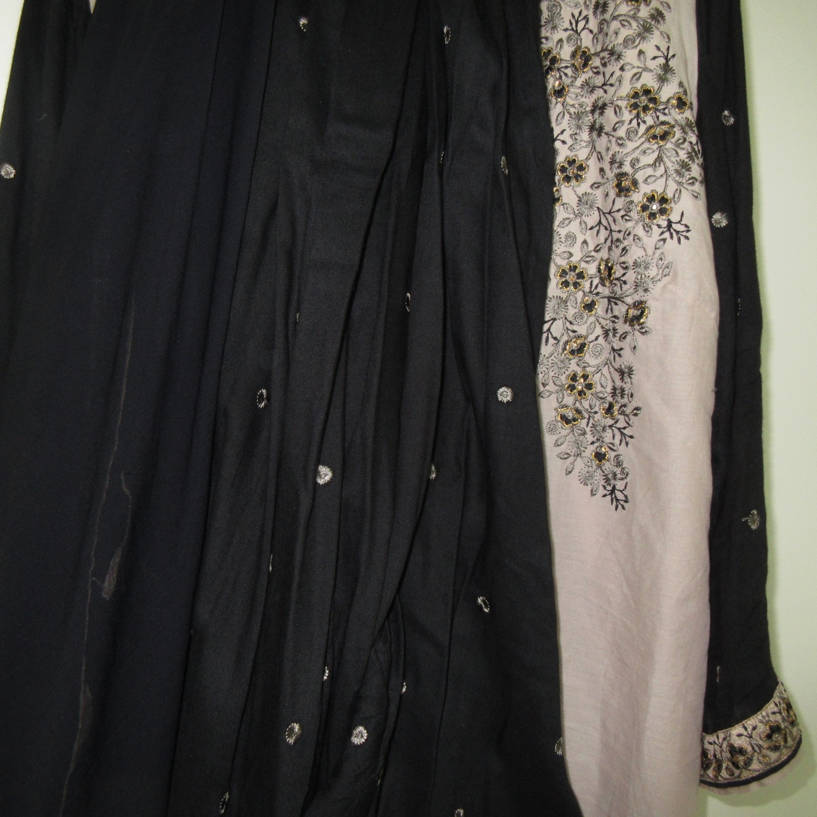 brandnew  xL 3 piece stiched  embrioderd black &ivor kameez & dup embrio salwar