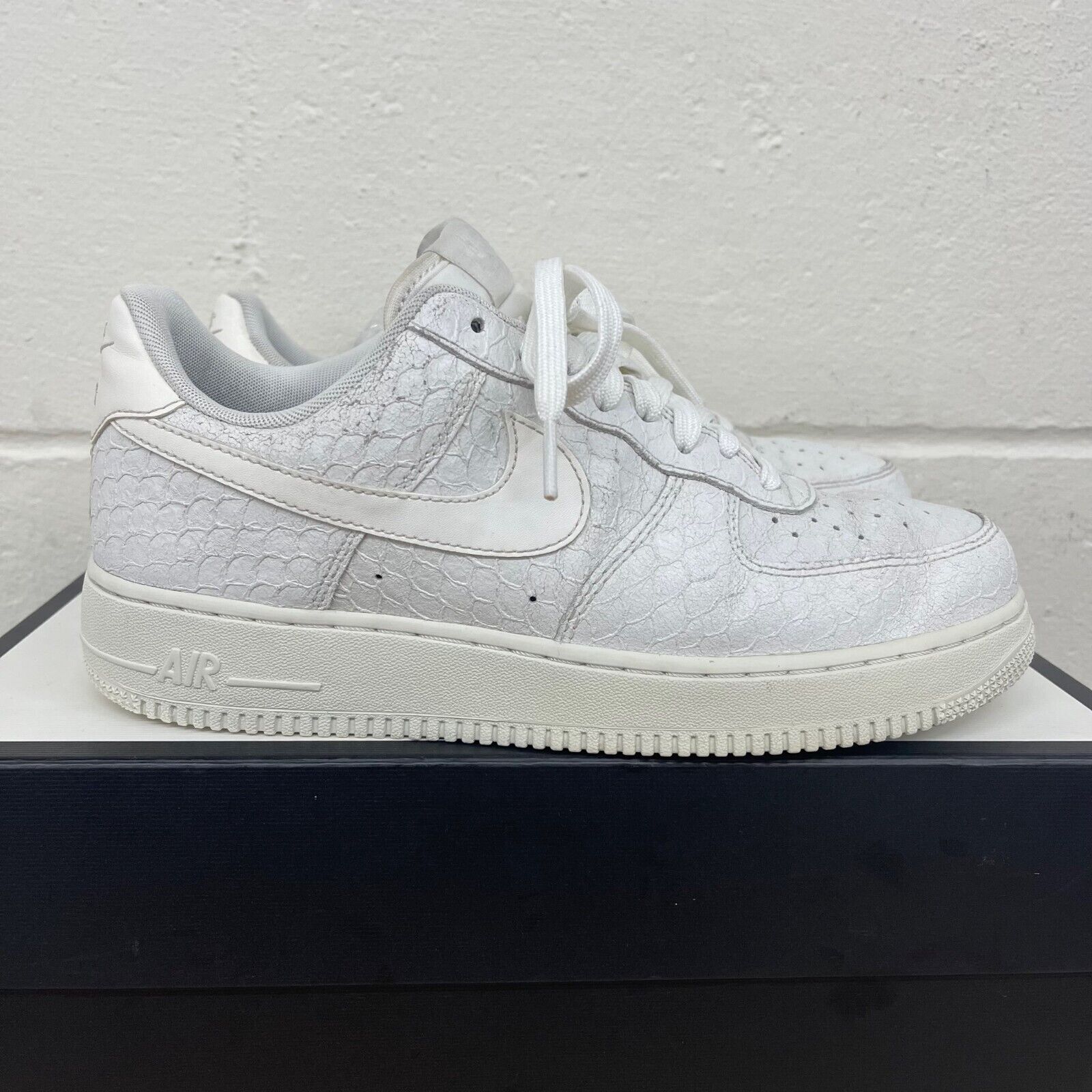 Nike Air Force 1 Low '07 LV8 718152-106 White Leather Nike Air Force 1 Low '07 LV8 718152-106 White Leather