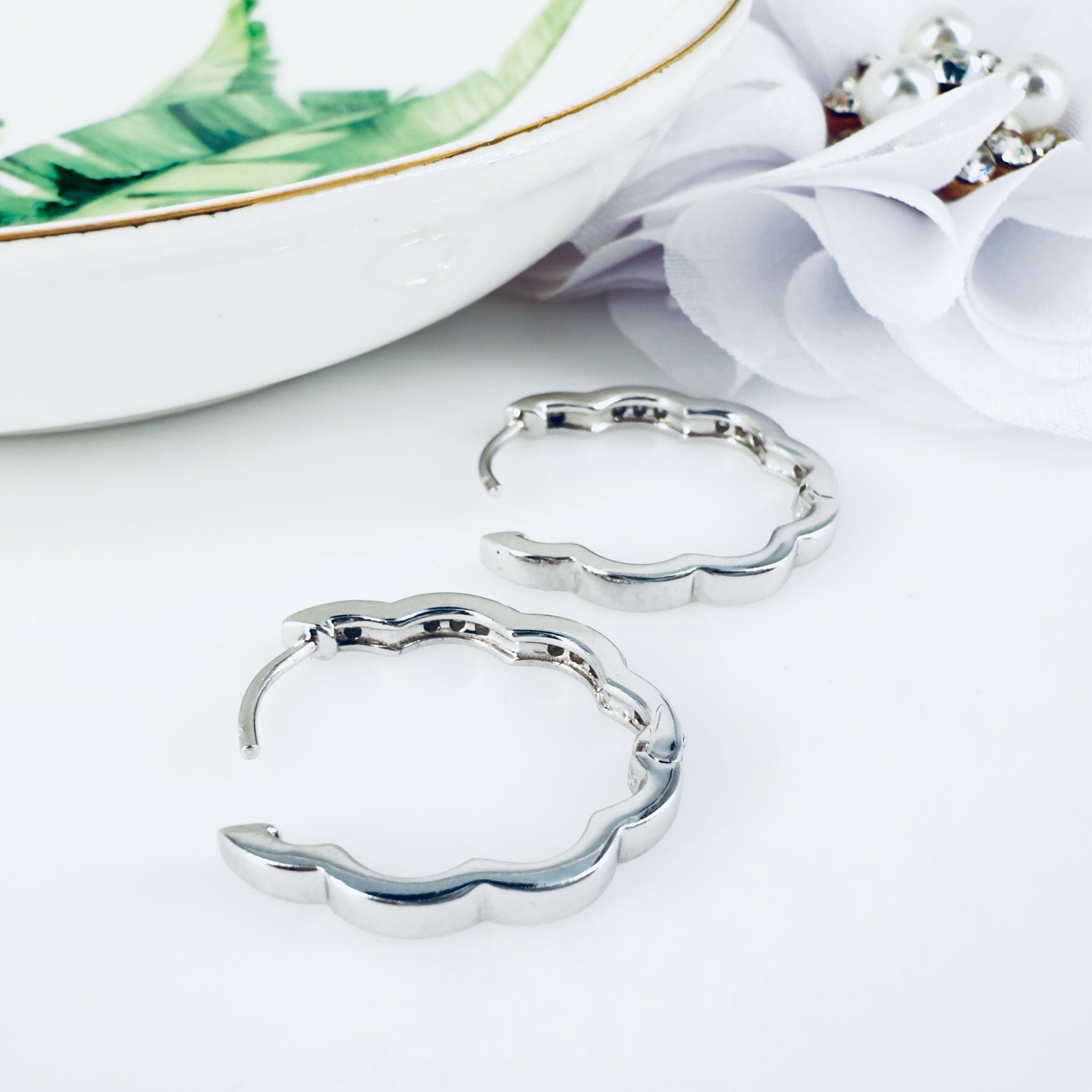 14K White Gold & Genuine Diamond Scalloped Oval Hoop Earrings, New - Picture 18 of 19
