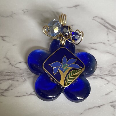 Hand Crafted Blue Glass Beaded Flower Gold Tone Pendant YA-55