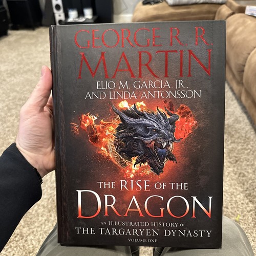 Rise of the Dragon : An Illustrated History of the Targaryen