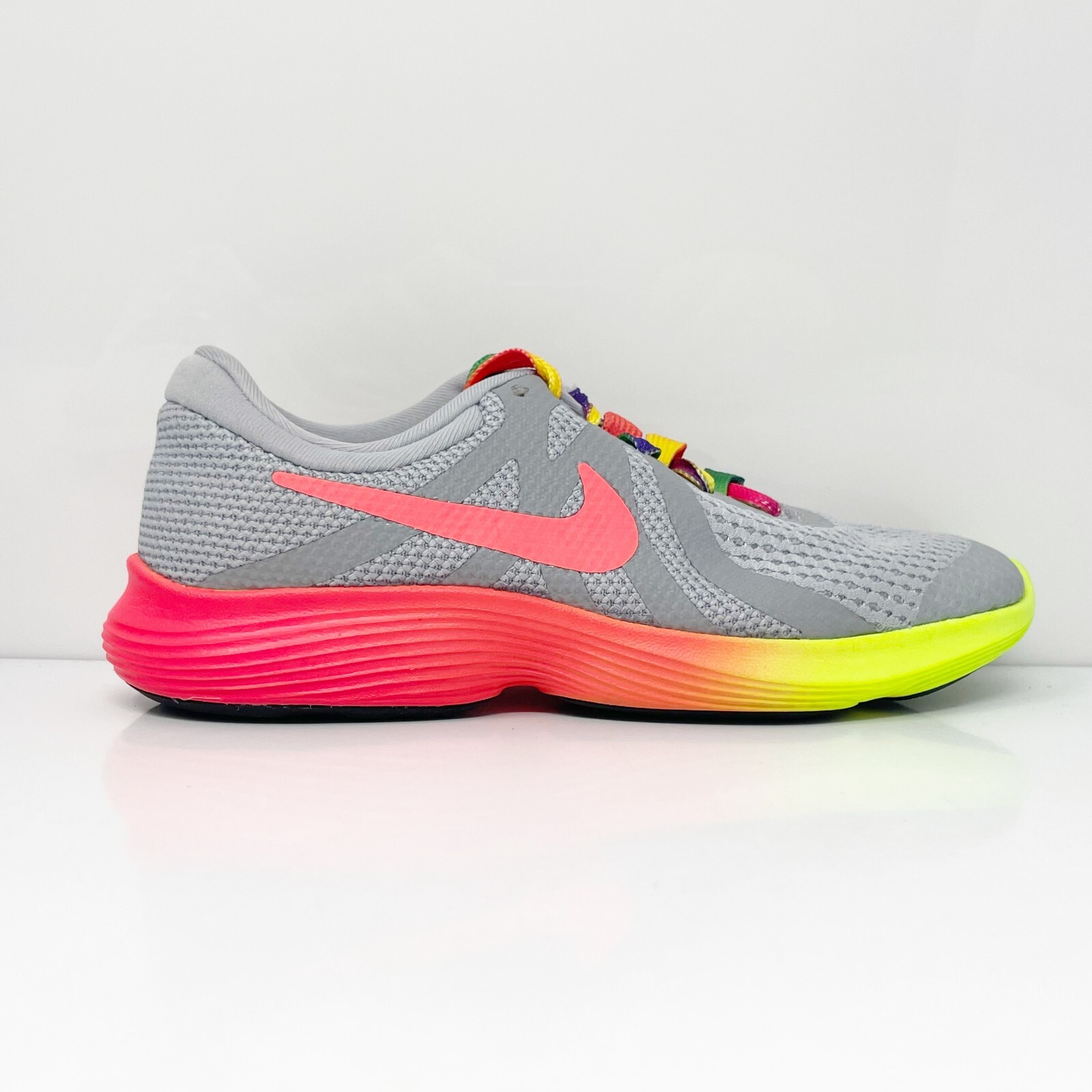 

Nike Girls Revolution 4 AR2417-001 Серые кроссовки для бега, размер 3,5 года, Серый, Revolution 4