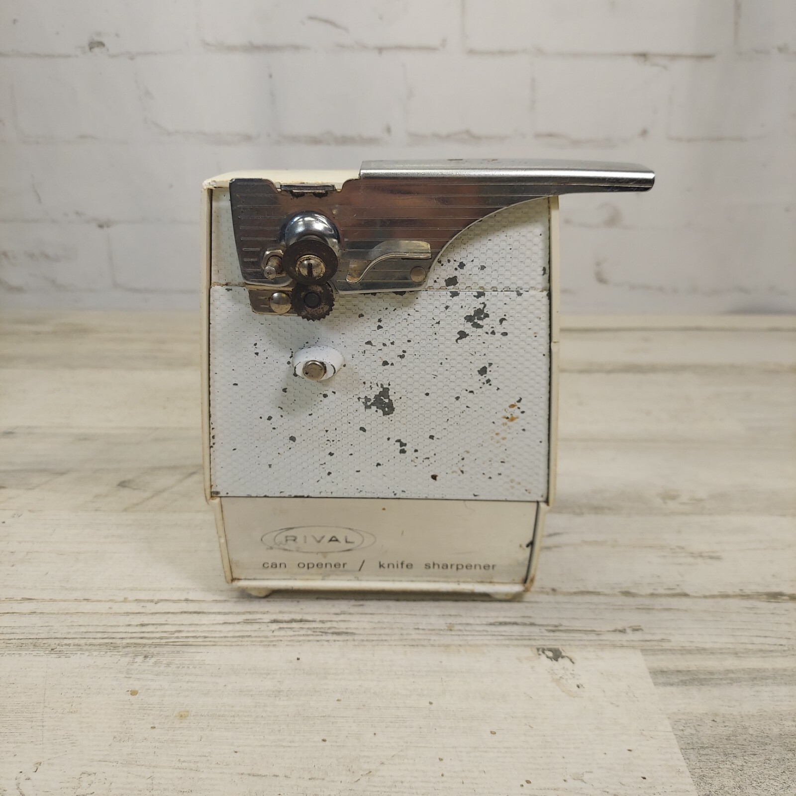 Knife Sharpener Model 752r With Cord Storage