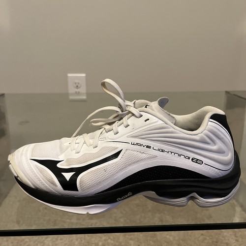 Mizuno Wave Lightning Z6 収納ケース付き 2024人気新作 Mizuno Wave Lightning Z6 収納ケース付き