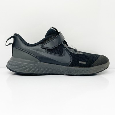 Nike Boys Revolution 5 BQ5672-001 Черные кроссовки для бега Размер 2Y