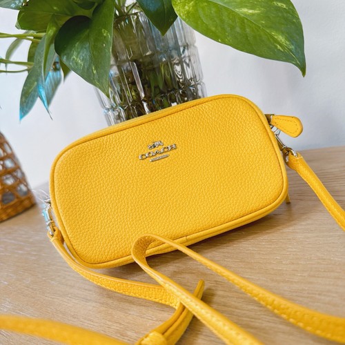 バッグ Rare Color Vintage Coach Yellow Day Pack Rare Color Vintage Coach Yellow Day Pack