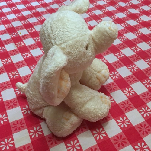 TY PLUFFIES Plush Pale Pastel Yellow White ELEPHANT Beanie Baby Stuffed 2007