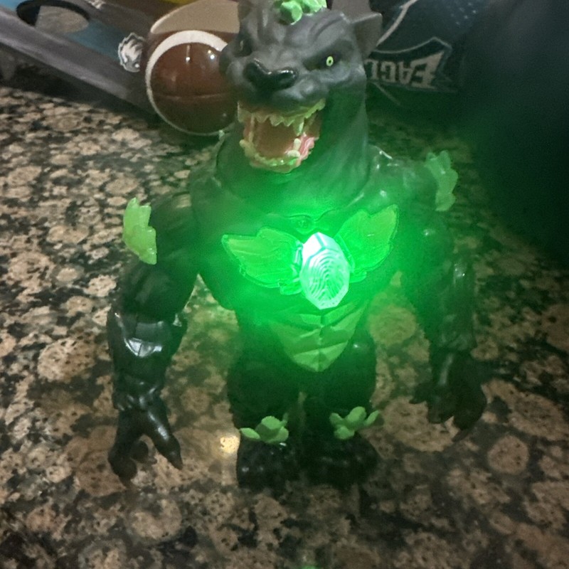 Beast Lab Stealth Strike Big Cat Beast Action Figure Sounds