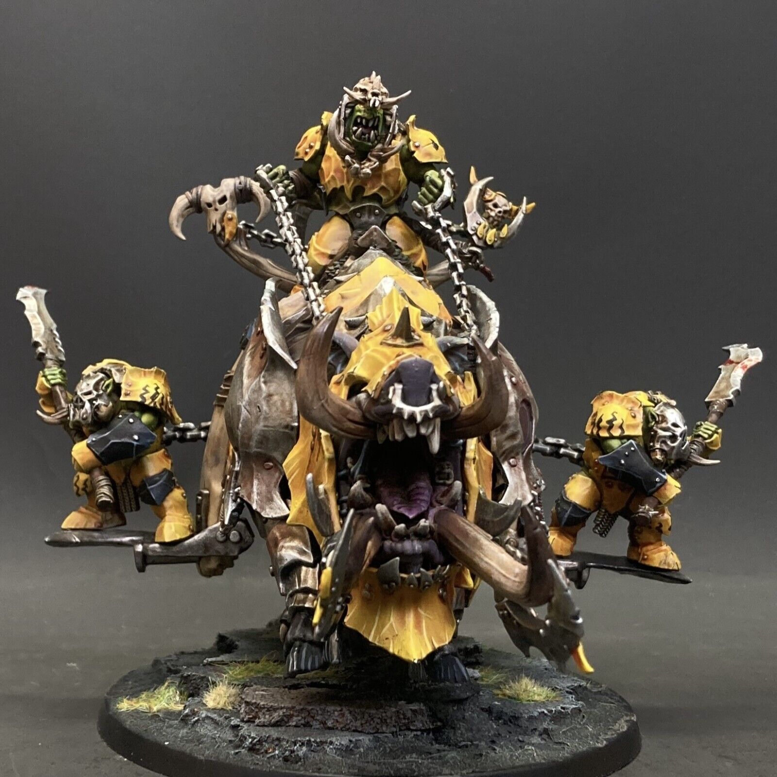 Warhammer AOS Tuskboss on Maw-grunta Destruction Orruk