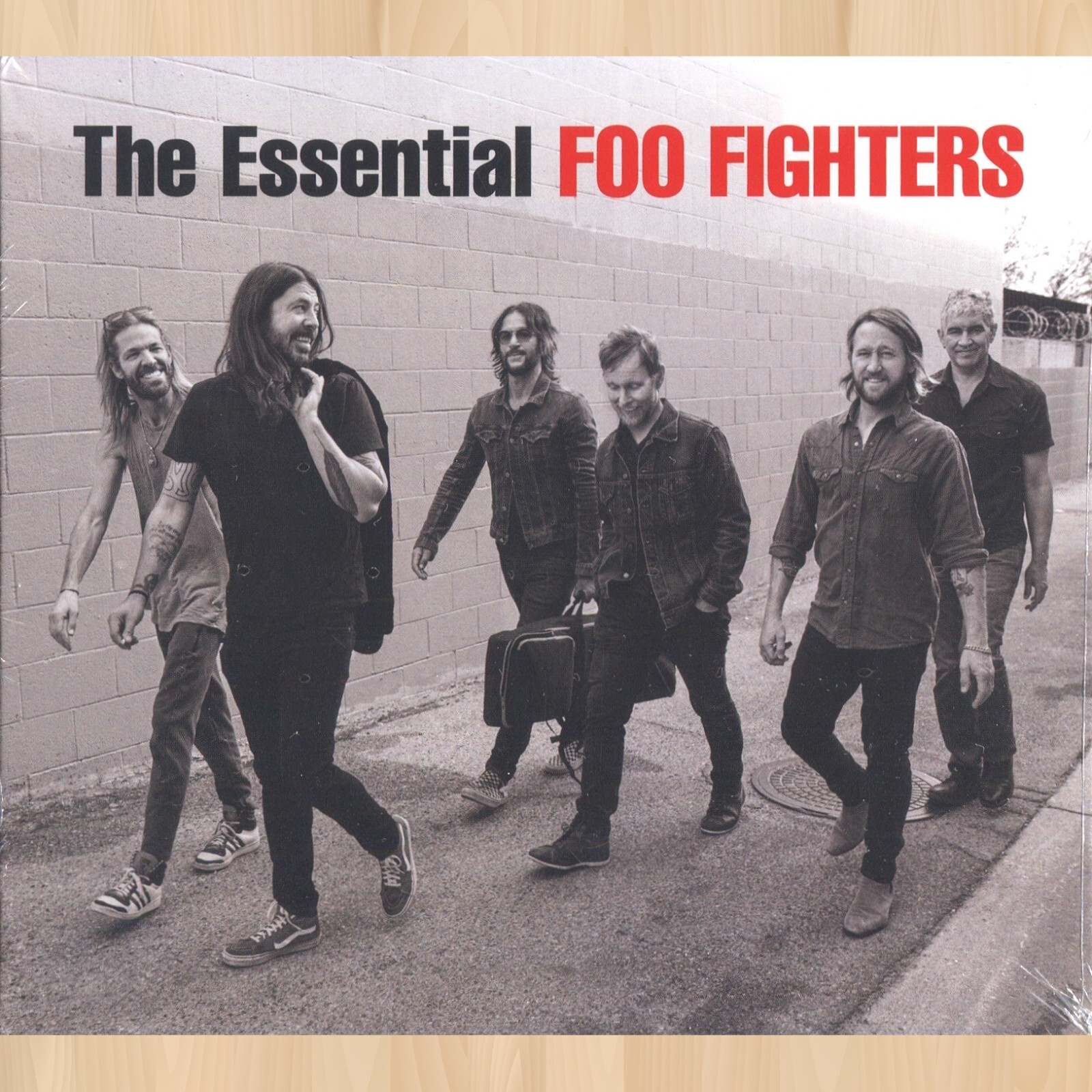Foo Fighters サイン入りCD Lot 323 - THE FOO FIGHTERS - SIGNED CD.