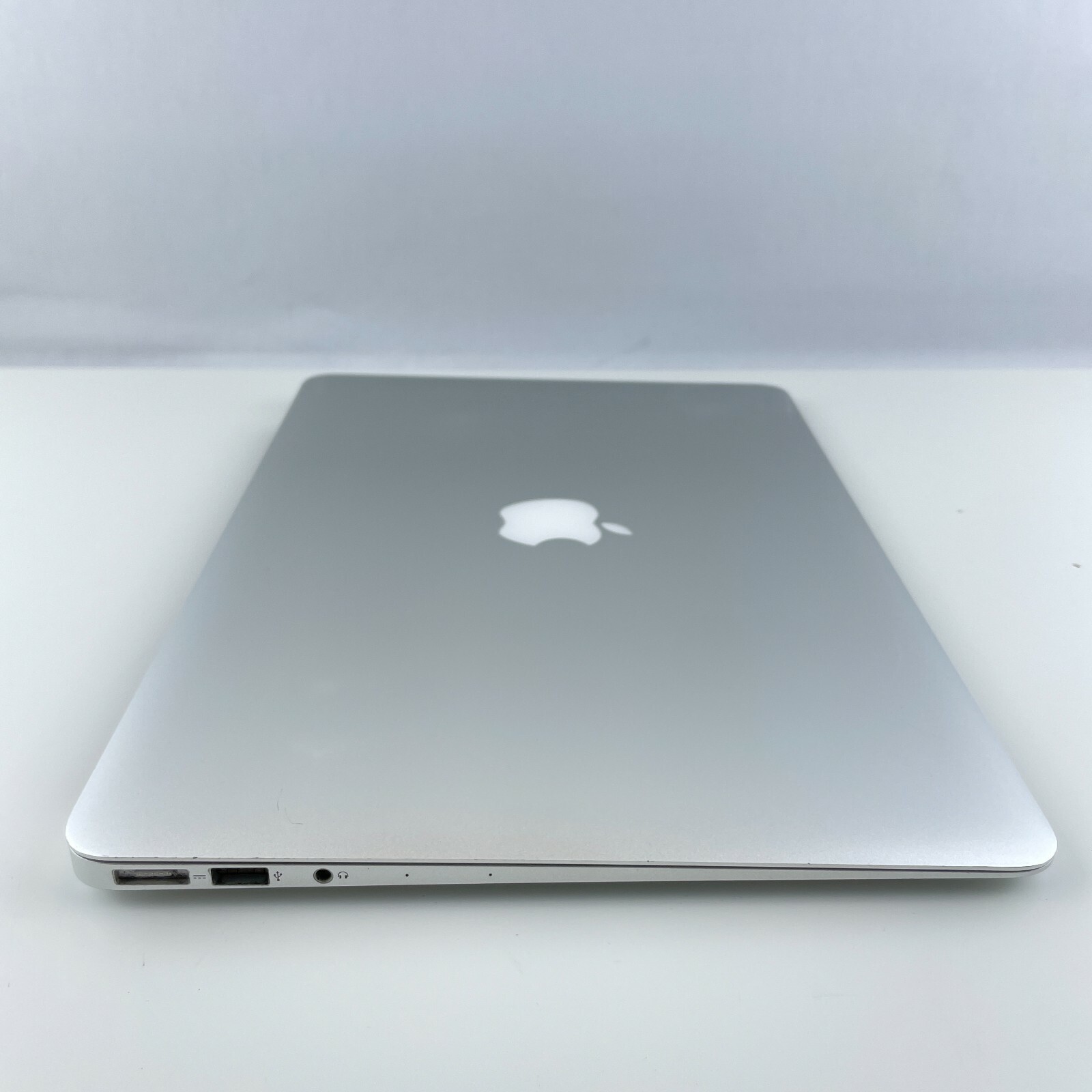 MacBook Air 13 2017 | 1.8 i5 8GB 256GB + Monterey + Very Good + 3 Year Warranty - Picture 7 of 10