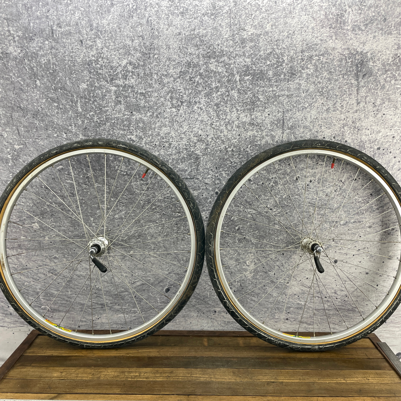 Vintage Mavic 231 Wheel Set 26 in Shimano Deore XT FH-M732