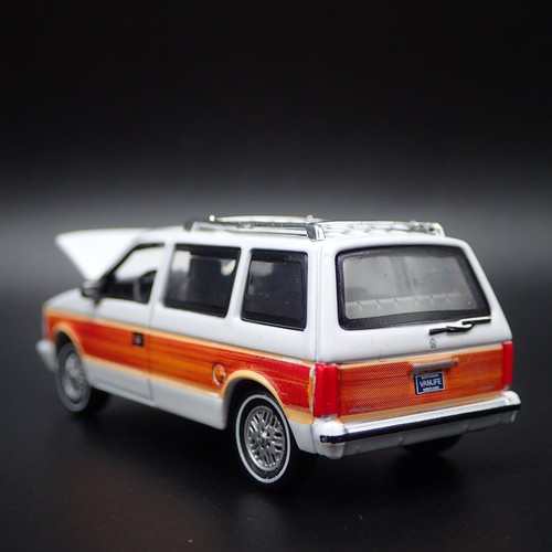 1984-1990 DODGE CARAVAN RARE 1/64 SCALE COLLECTIBLE DIORAMA DIECAST MODEL CAR 1984-1990 DODGE CARAVAN RARE 1/64 SCALE COLLECTIBLE DIORAMA DIECAST MODEL CAR