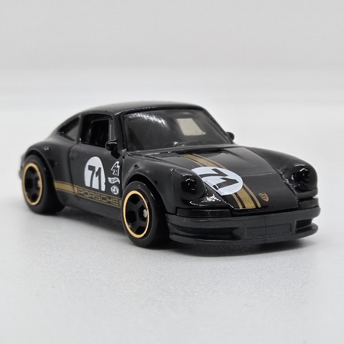 ミニカー HW '71 PORSCHE 911 CHARITY CAR Amazon.com: Hot Wheels 1971 Porsche 911 Green Vintage Racing