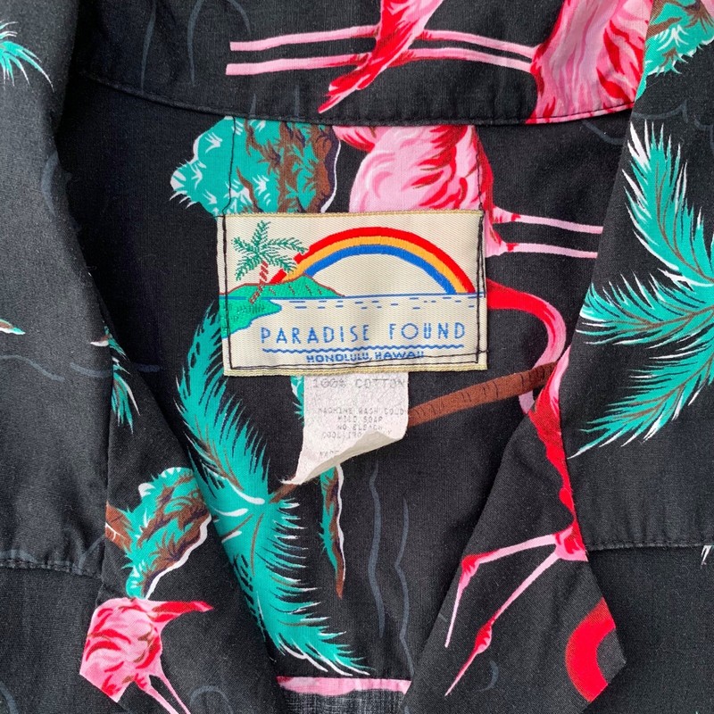 Paradise Found Hawaii - Black Flamingo print short sleeve wood button shirt, L