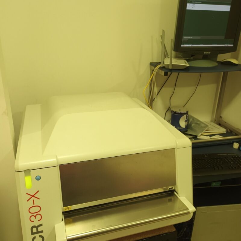 AGFA CR30X COMPUTED RADIOGRAPHY COMPLETED WITH  WORKSTATION AND CASSETES
