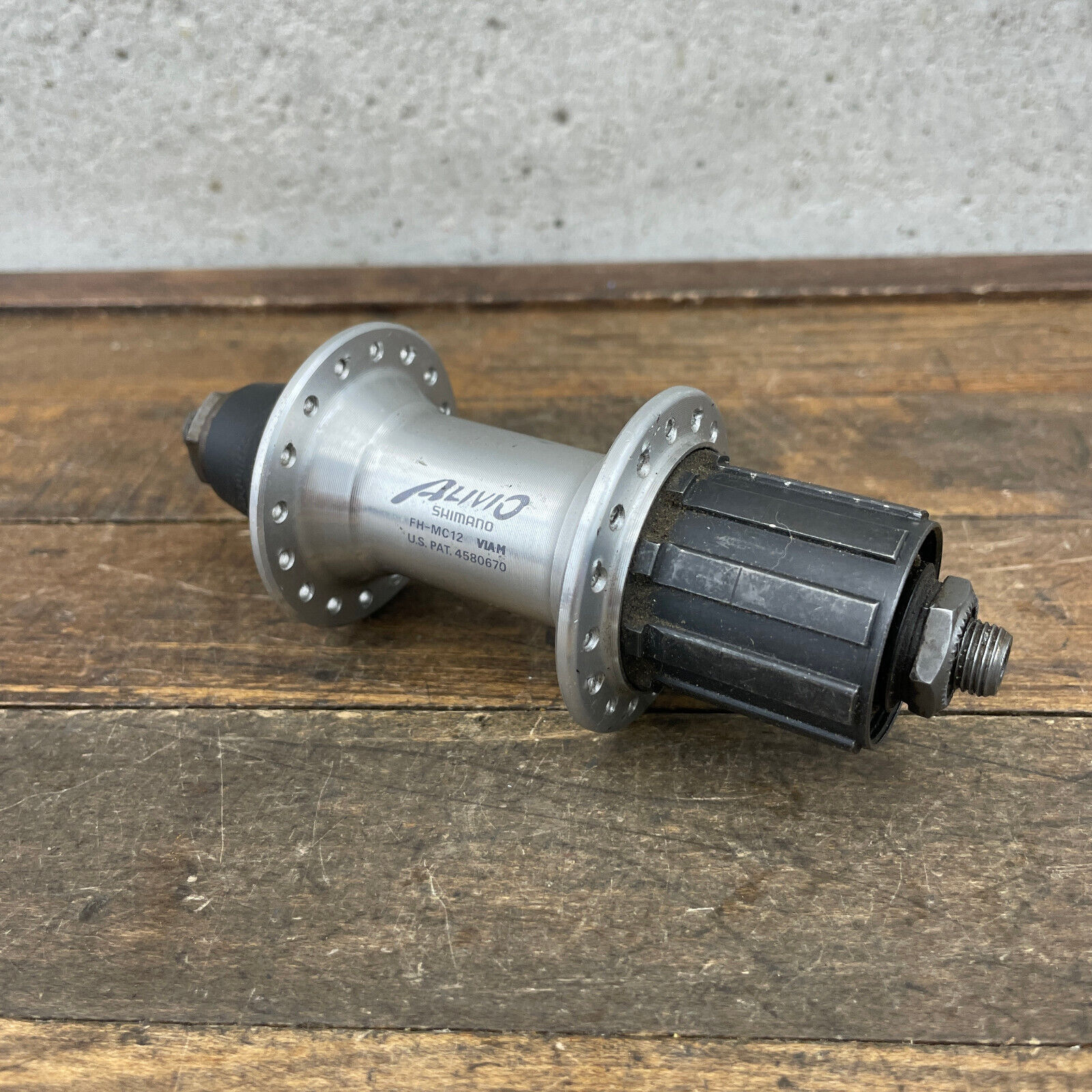 Vintage Shimano Alivio Rear Hub FH-MC12 32 Hole 32h Cassette Vintage Shimano Alivio Rear Hub FH-MC12 32 Hole 32h Cassette