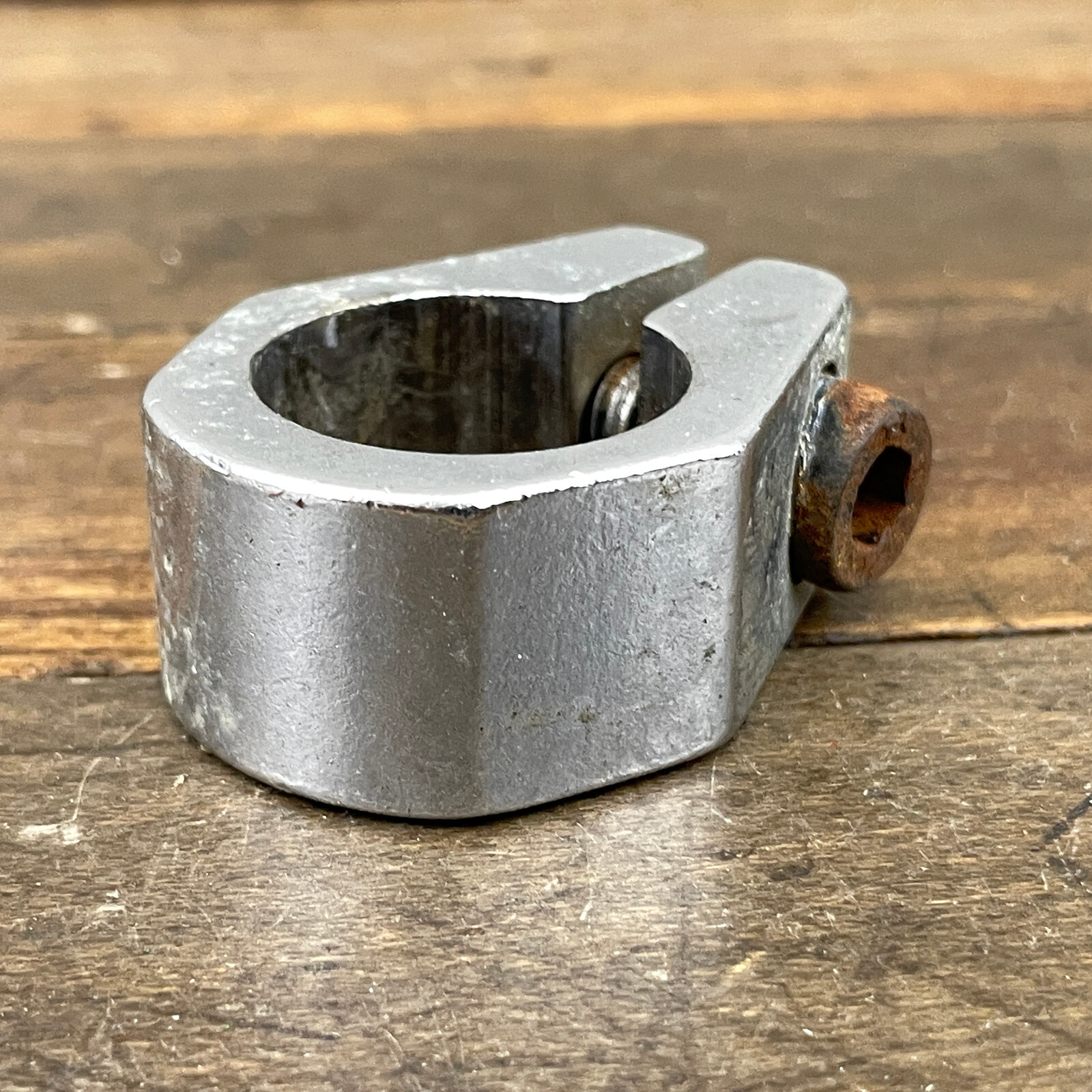 パーツ BMX HUTCH HI-CALIBER SEAT CLAMP パーツ BMX HUTCH HI-CALIBER SEAT CLAMP BMX HUTCH HI-CALIBER