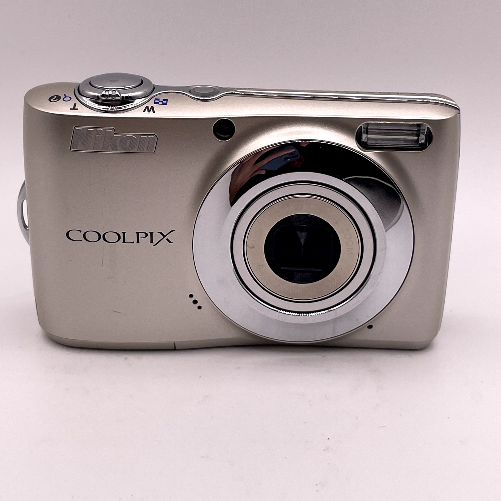 Nikon Coolpix L22 10.1MP Digital Camera – Silver – Screen Yellow